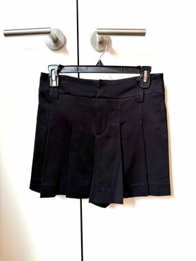 Alice + Olivia Black Pleated Skort